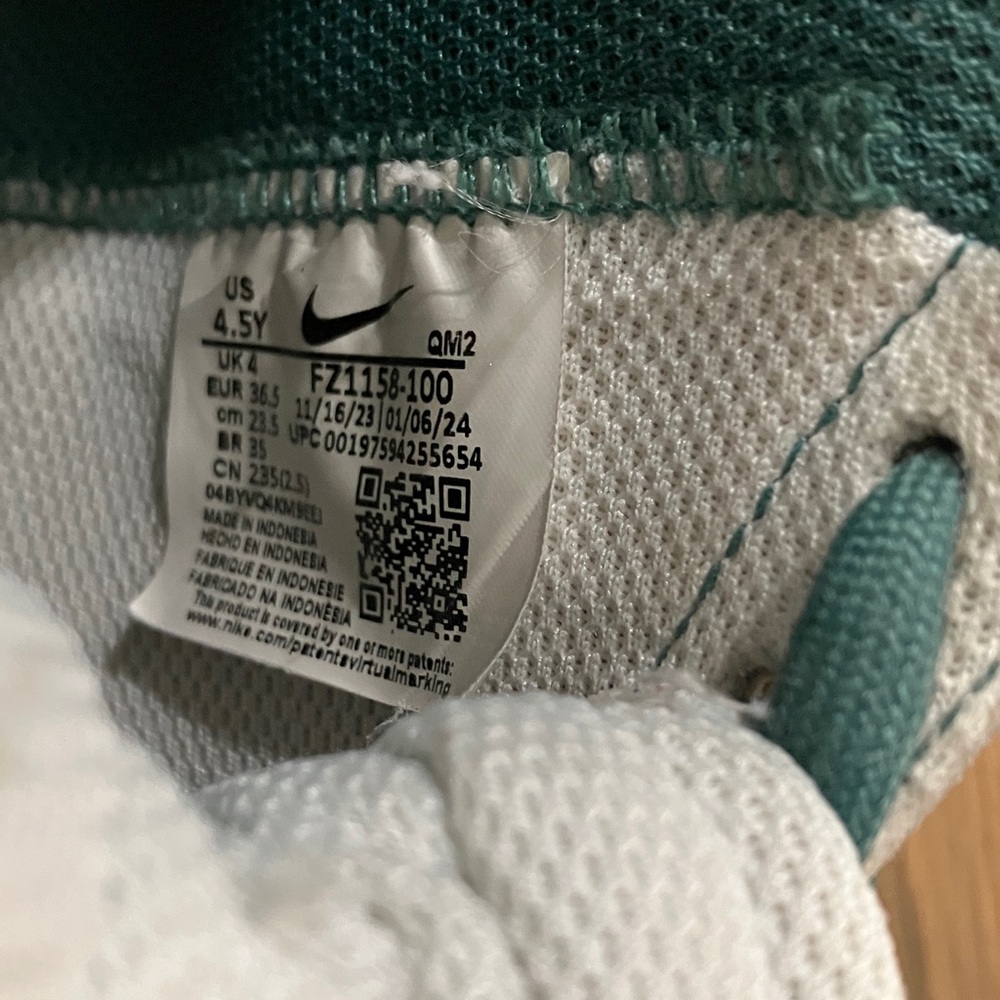 Nike Boy's Blazer Mid 77 White Teal High Top Sneakers Tennis Shoes - Picture 8 of 8